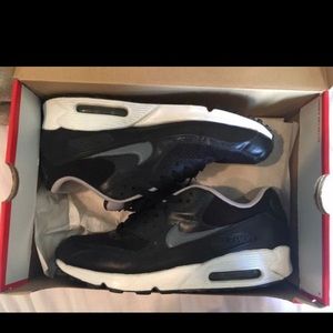 Nike air max 90 essentials men’s size 9.5